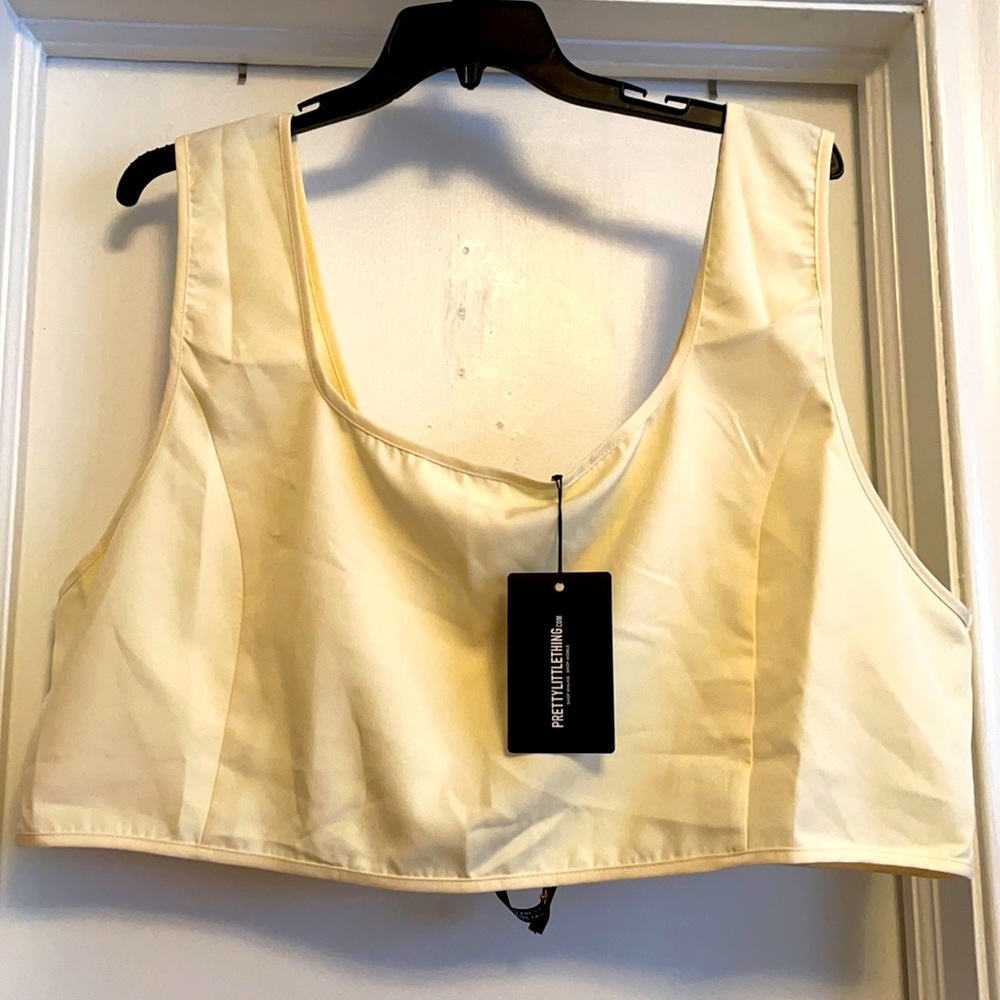 Pretty Little Thing Crop top